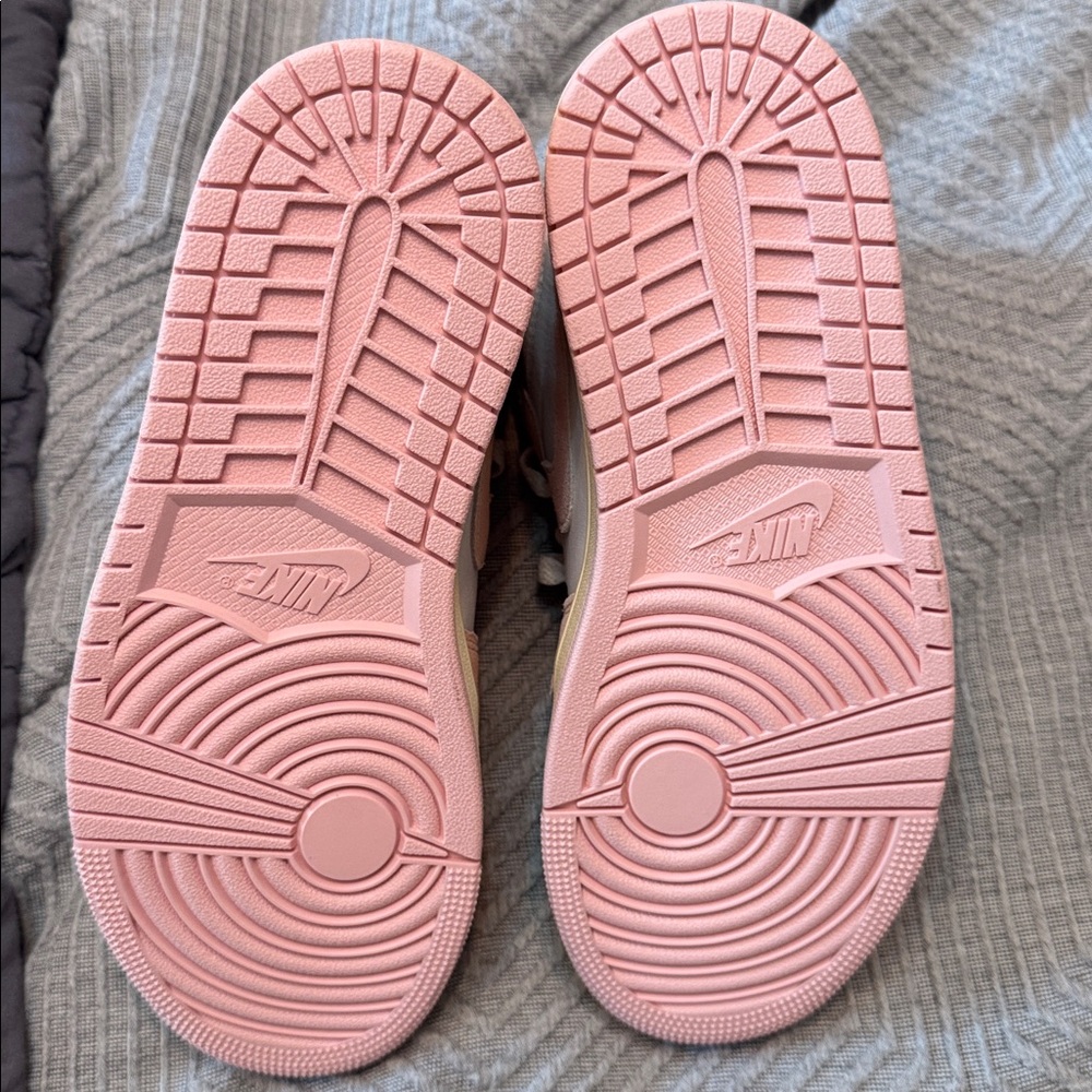 New- Air Jordan 1 Retro High OG PS 'Washed Pink' - Picture 4 of 5